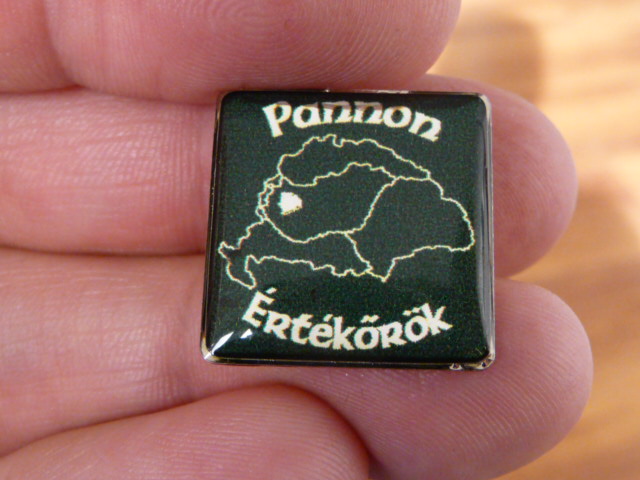Egyedi névkitűző